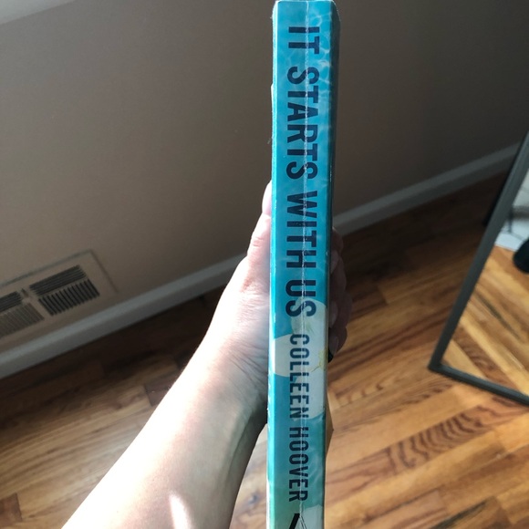 **BOOK BUNDLE**Colleen Hoover - Picture 3 of 3